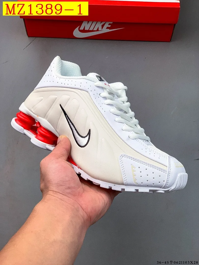 NIKE SHOX R4