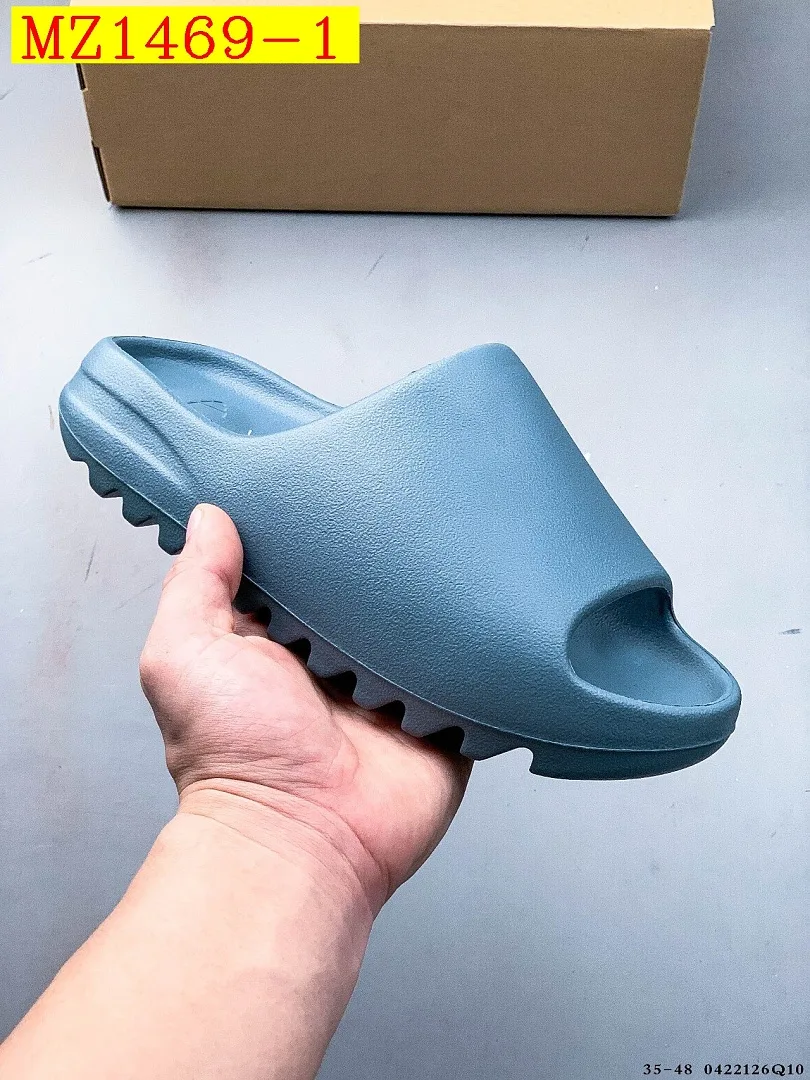 Kanye West x Yeezy Slide